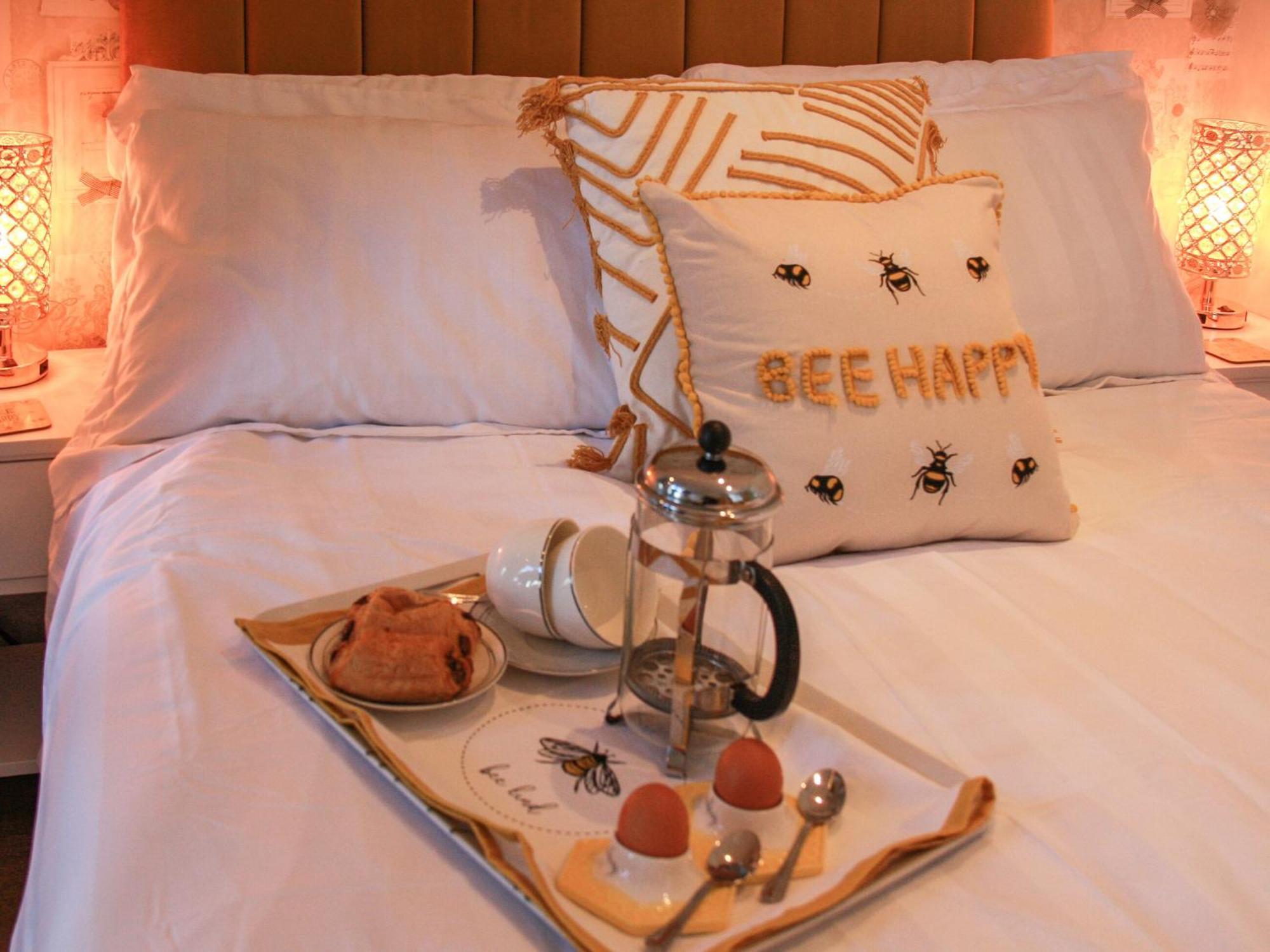 The Beehive Villa มันด์สลีย์ ภายนอก รูปภาพ